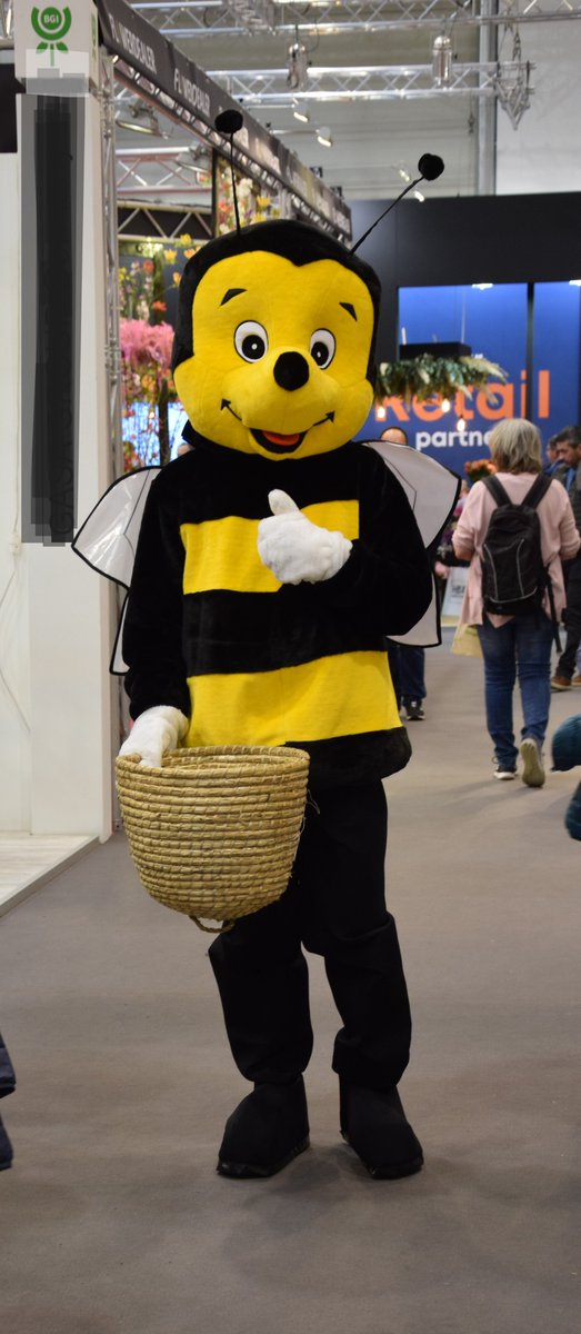 rosenfreunde's tweet photo. Narri Narro! Es ist dieses Jahr doch recht frisch bei den Umzügen. Zieht euch gut an. Und wenn ihr mich seht, bitte einmal doll drücken. https://t.co/jpnNImPYxs