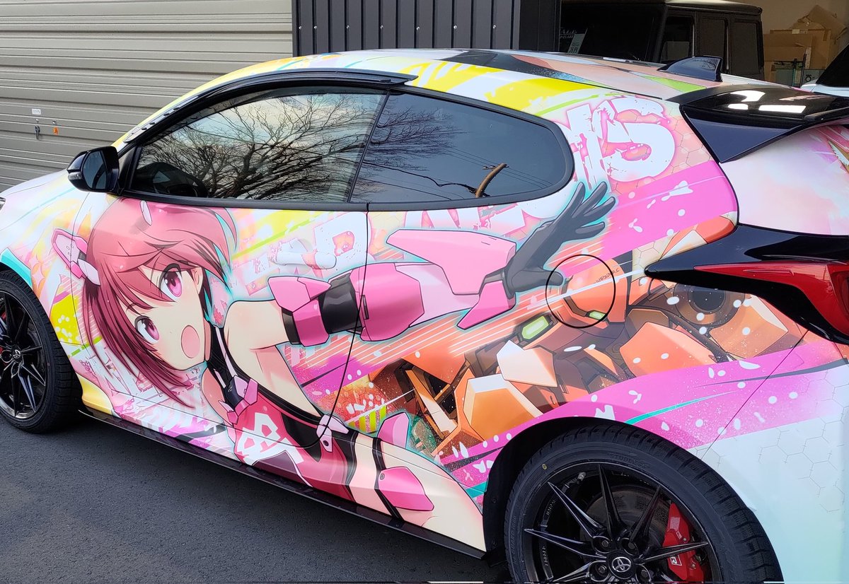orion1541's tweet photo. 預けていたGRヤリスが戻ってきました
おいお前どうした

いろんな縁がありまして、アリスギア公式痛車のオーナーになりました
　ワンフェス会場まで出掛けてきましたよ

施工、デザイン:じおくりえいと様@JIO_CREATE

コラボに泥を塗らないよう、安全運転に努めてまいります
 #アリス・ギア・アイギス https://t.co/HJe79zeSy1