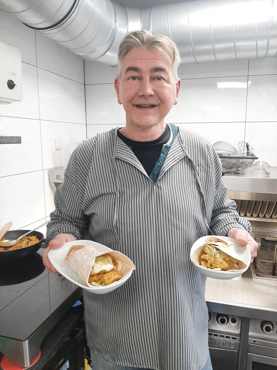 michelhovenkamp's tweet photo. Deze carnavalsmaandag is Cafetaria Winssen open tot 21:00 uur. Wees welkom. #Bergharen #Afferdengld #Ewijk #Horssen #Deest #Druten #Beuningen #Winssen https://t.co/XuEvVMuyF3