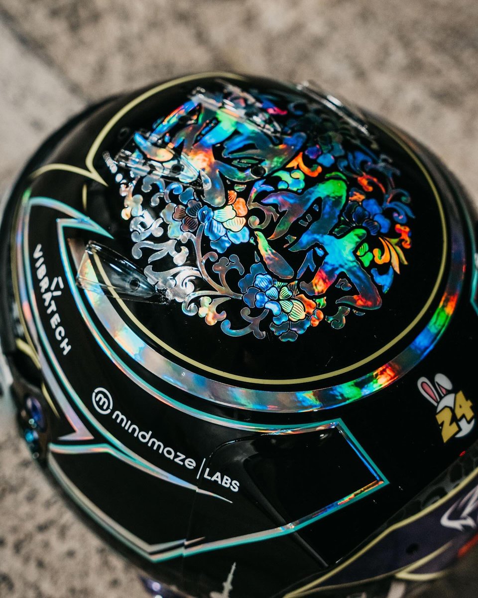 ZhouGuanyu24's tweet photo. 2024 season helmet 👀✨✨

#TeamZHOU https://t.co/n64c0oehIe