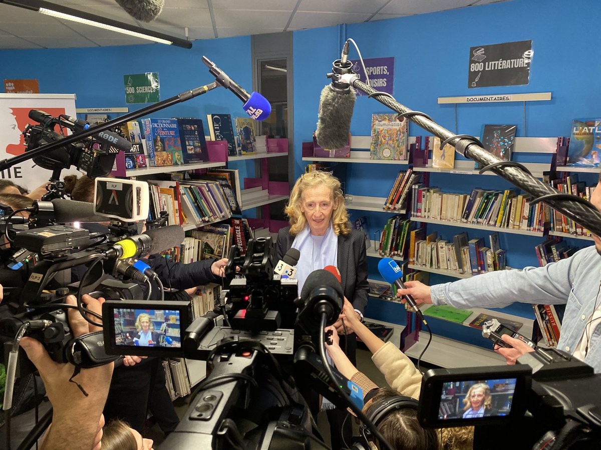 LevyGuillaume's tweet image. Face au #harcèlement qui touche plus d’un élève/classe en 🇫🇷, la nouvelle ministre de l’Education nationale Nicole Belloubet a annoncé, ce matin à #Reims, la création de 150 emplois à temps plein (30 dans les académies, 120 dans les Départements) pour lutter contre ce « fléau ».