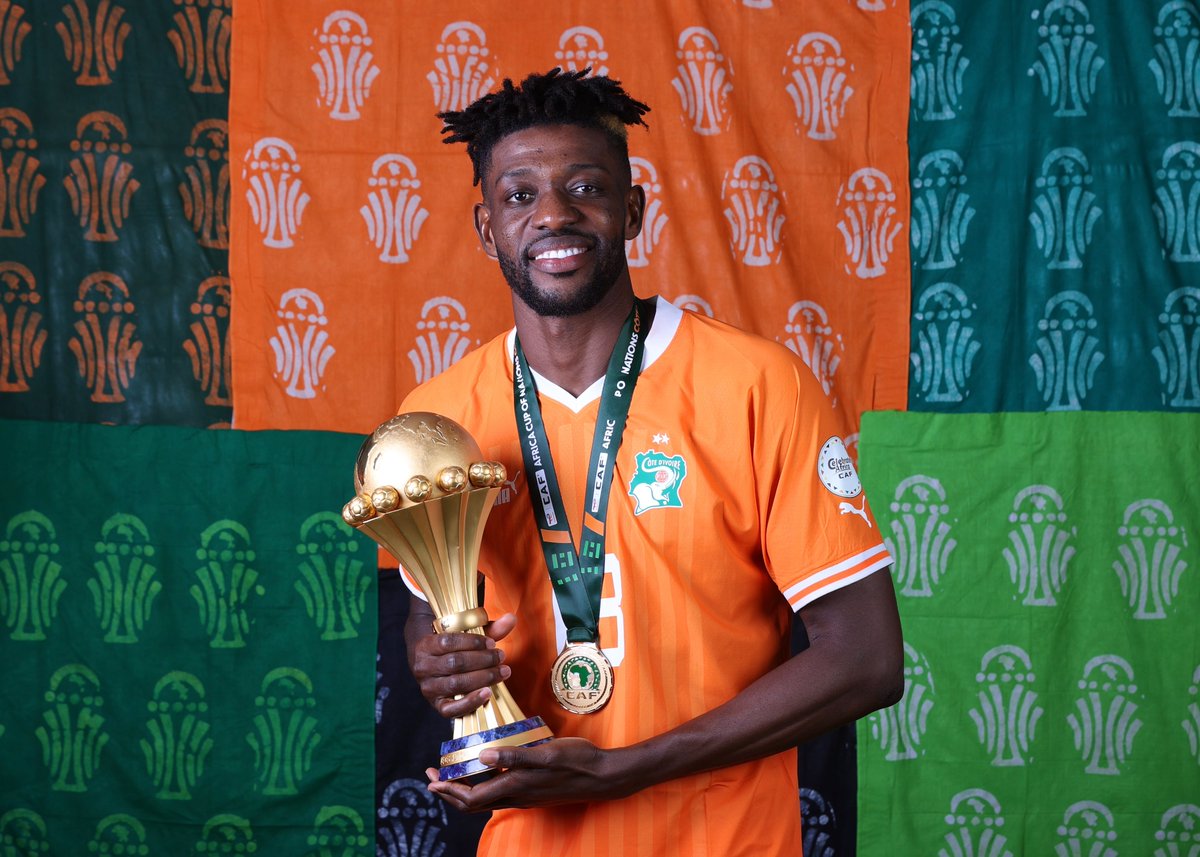 CAF_Online's tweet photo. Champions, say cheese 😁🏆🇨🇮

#TotalEnergiesAFCON2023 https://t.co/Qa6yniyG35