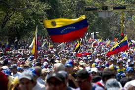 A los jóvenes de #Venezuela, los que están aquí y a los muchos que se han visto obligados a marcharse, un gran abrazo y que Dios los bendiga y cuide hoy #DíaDeLaJuventud y siempre. Por ustedes nos empeñamos en forjar un mañana diferente, juntos lo haremos posible. En palabras…