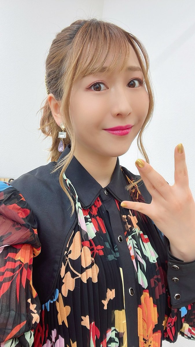 Yaskiyo_manager's tweet photo. 応援上映会にご参加いただいたみなさま🌟
先日はありがとうございました。
ラストミッションは本当に本当に凄いライブだったんだなと…大スクリーンで迫力ある音響で客席の一人となって観て初めて、
あのライブを形作る全てに圧倒されました。あの輝きを、忘れないでね。皆に、ありがとう💐
❀きよの❀ https://t.co/GdO0wl8ilm