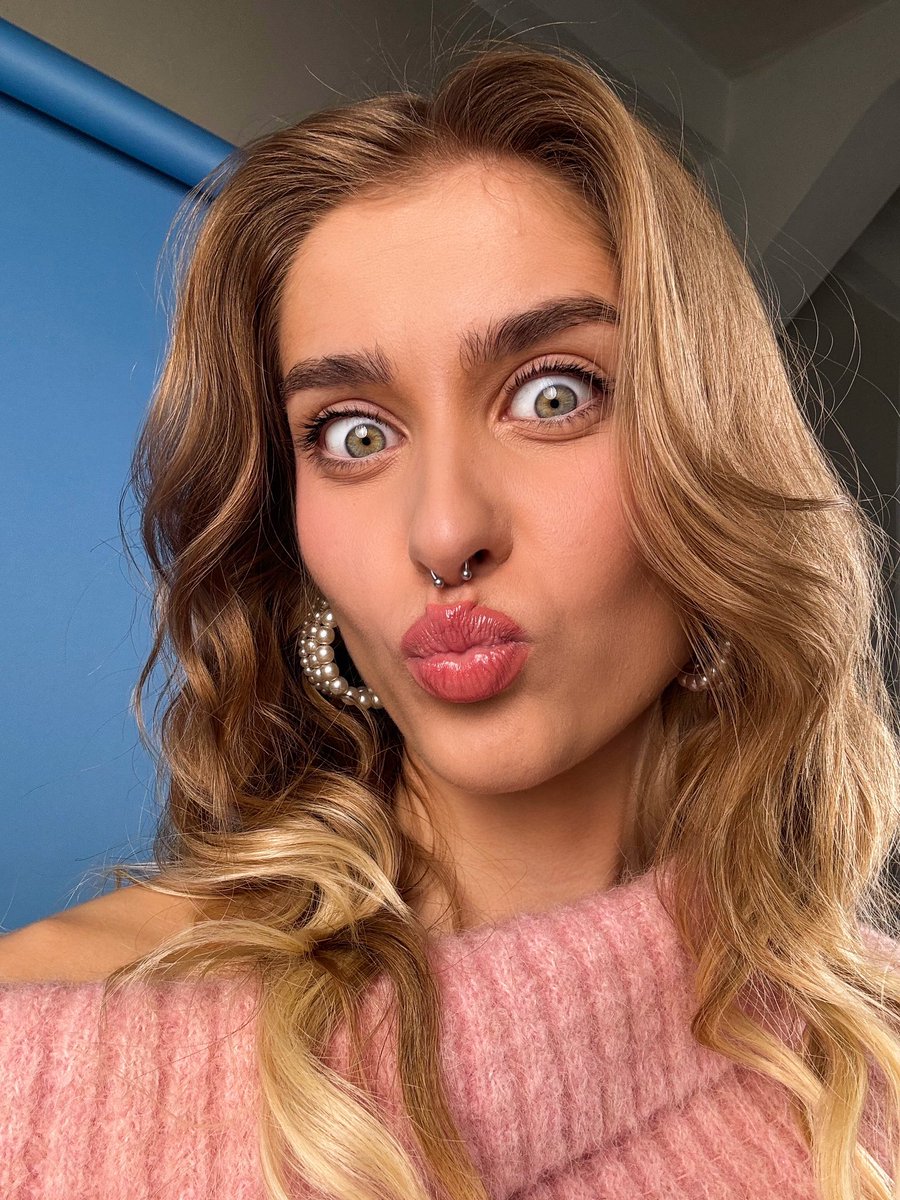 happy to announce that I’m a part of #MaybellineSquad this year! 💘 supa-dupa happy! <a href="/Maybelline/">Maybelline New York</a>