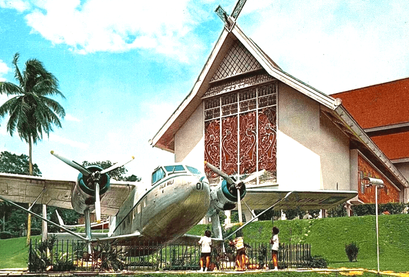 nmraziz's tweet photo. Teringat tahun 1979 Raya Ketiga lepas tengok cerita Si Badul kitaorang pegi Museum, time tu kapalterbang ni masih ada... https://t.co/NgrthHHuKn