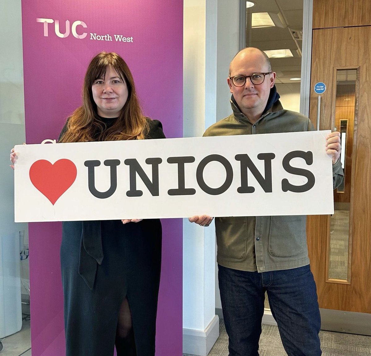 Marking #HeartUnions day with the boss ⁦@anneliese_midge⁩ at the ⁦@TUCNorthWest⁩ 

Everyday unions win for workers!