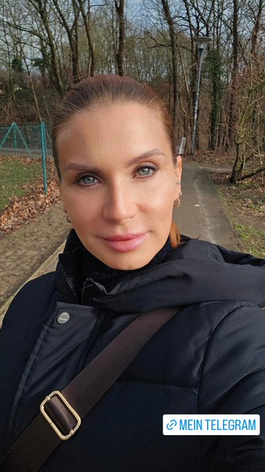 Kommt gut in die neue Woche Zuckerhasen..   Ich verkrieche mich im B&uuml;ro ...   💋 Kussi Eure Bettie   https://t<a href="/tag/friends"class="tags"><span>#friends</span></a><a href="/tag/bikini"class="tags"><span>#bikini</span></a><a href="/tag/beachday"class="tags"><span>#beachday</span></a>