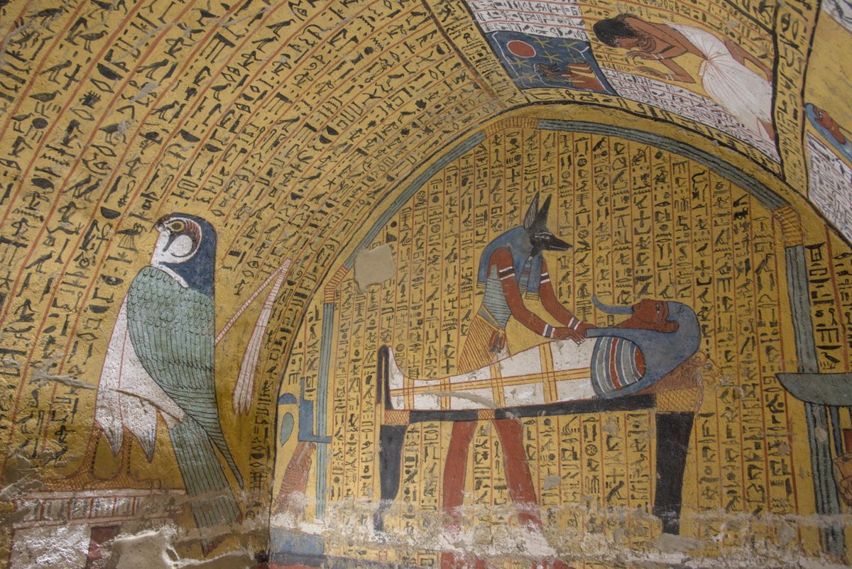 pintafontes's tweet photo. Cando era neno chamábame moitísimo a atención que os exipcios tiveran un deus con cabeza de chacal e corpo de home.
Anubis é un deus central na relixión exipcia, converténdose no deus embalsamador tras unir os anacos do cadáver de Osiris.
https://t.co/Bu2iVnPeUu https://t.co/tDv0SiLTtz