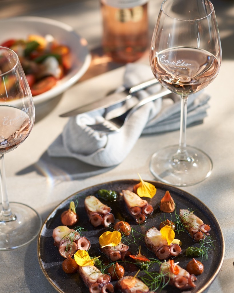 Pair octopus with the Ernie Els Cabernet Rosé for a symphony@ernieelswines 

Its fresh, fruity essence makes it an impeccable match for spicy and aromatic dishes, reflecting the finesse of Stellenbosch winemaking.

#PerfectPairings #CulinaryWineExperience #StellenboschRose #…