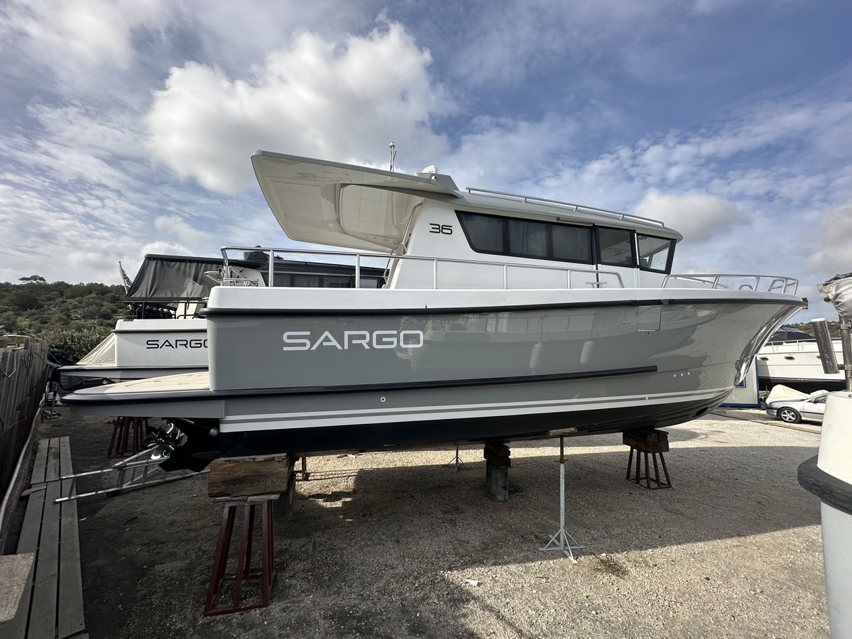 EtesianM's tweet photo. Our first new boat arrival of 2024 with this hugely specced #SARGO_36 ! So proud to work with professionals !!
Owner handover on this beast soon, stay tuned!!
We wish her owner ‘fair winds and following seas”.

#MadeInFinland #motorboats #design #elegance #quality #Etesian_Marine https://t.co/4hIgqoDQtp
