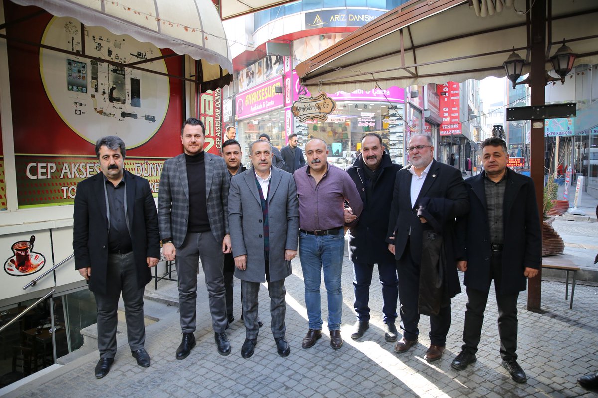 Büyükşehir Belediye Başkan Adayımız Abdulahat Arvas ile birlikte Ulu Cami ve çevresindeki esnafımızı ziyaret ederek destek ve dualarına talip olduk. 

Van için doğru aday ve gerçek belediyecilik sözümüz ile yolumuza devam ediyoruz.