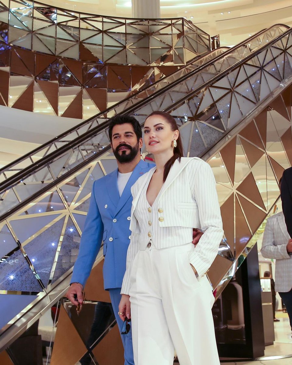 BurakEtkinlik's tweet photo. 📸 #Fahbur 🤍❤️ #Qatar 💫
#BurakÖzçivit #Fahriyeevcen https://t.co/U1EONjNhUL