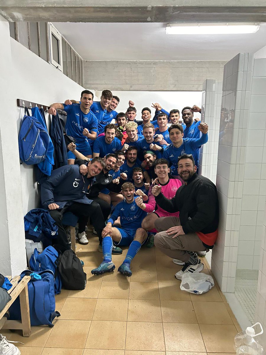 Victòria molt important i lo més guapo , 19/23 Binissalemers a sa foto !! 💙💙
A seguir !!