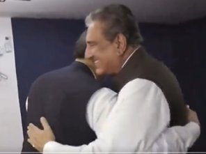 Sher_now1's tweet image. کپتان اور نائب کپتان کے تازہ ترین تصویر نے دھوم مچا دیا 

بس آگ لگانے کیلے ریٹویٹ کرتے جاۓ 🔥