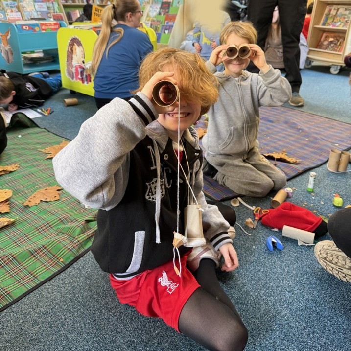 We've had a full house with WildPlay at Ross-on-Wye Library this morning with nature based craft activities galore! 

The fun continues this afternoon at Ross Library from 1:30pm - 3:30pm or call by Kington Library tomorrow between 11am - 1pm and 2pm - 4pm.

No need to book.