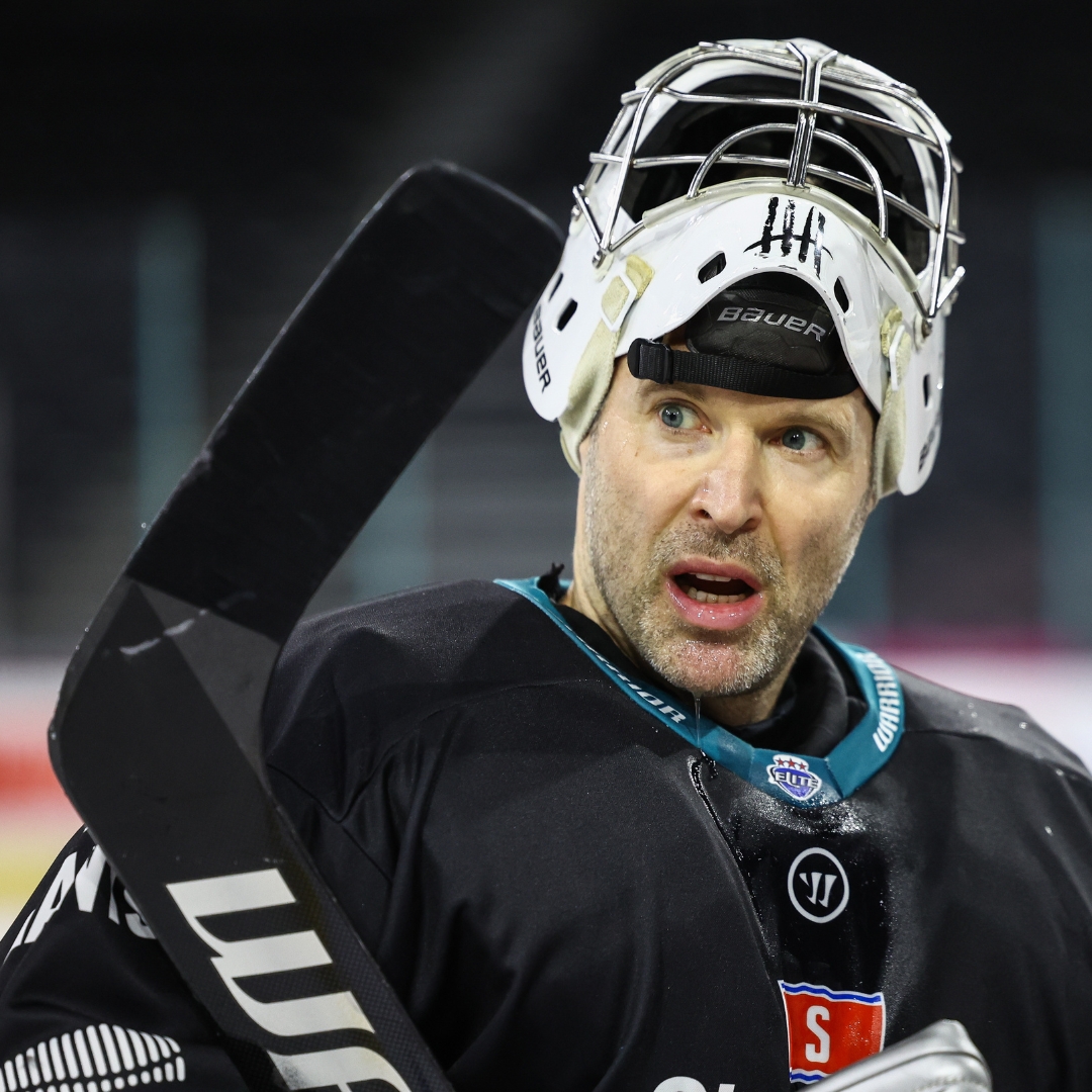 Děkuji, Petr. 🤝 We’d like to thank @PetrCech for his second loan spell in teal, helping the team to prepare for last weekend’s fixtures against Glasgow Clan and Dundee Stars. 👏 Once a Giant, always a Giant. 💚 #WeAreGiants #GiantsTogether