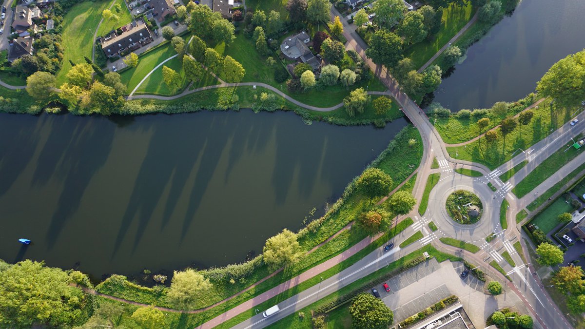Not just one, but two Regio Deals, totaling over 42 million euros! 🎉The government has awarded €25 million for Smart Delta Drechtsteden and €17.7 million for the Waterweg Region, making Resilient Delta a proud partner in both Regio Deals.
lnkd.in/eucsSMnM