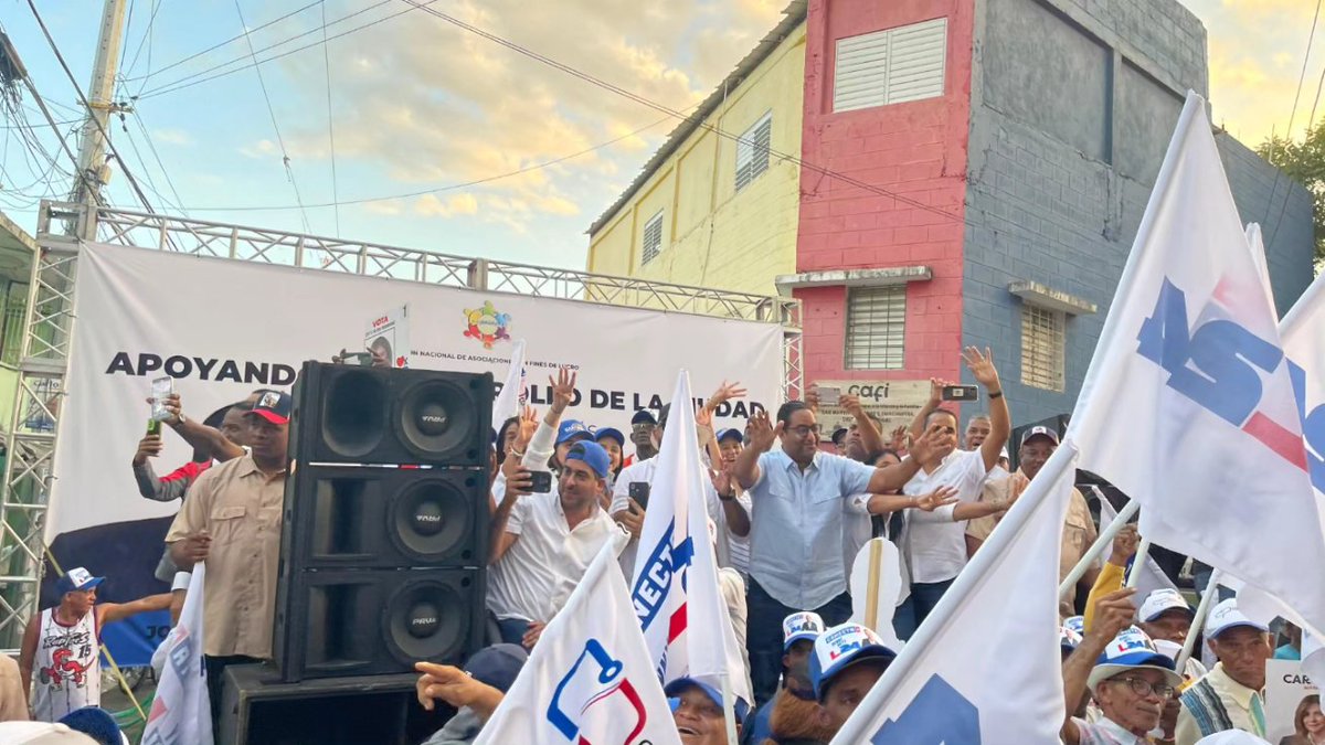 BennyMetz's tweet photo. En la Capital con Carolina, Volveremos a Ganar!!!
@luisabinader #ConectaL24
#ConectaL24 #ConectaLaCapital #ConectaRD https://t.co/owR0b1xAnu