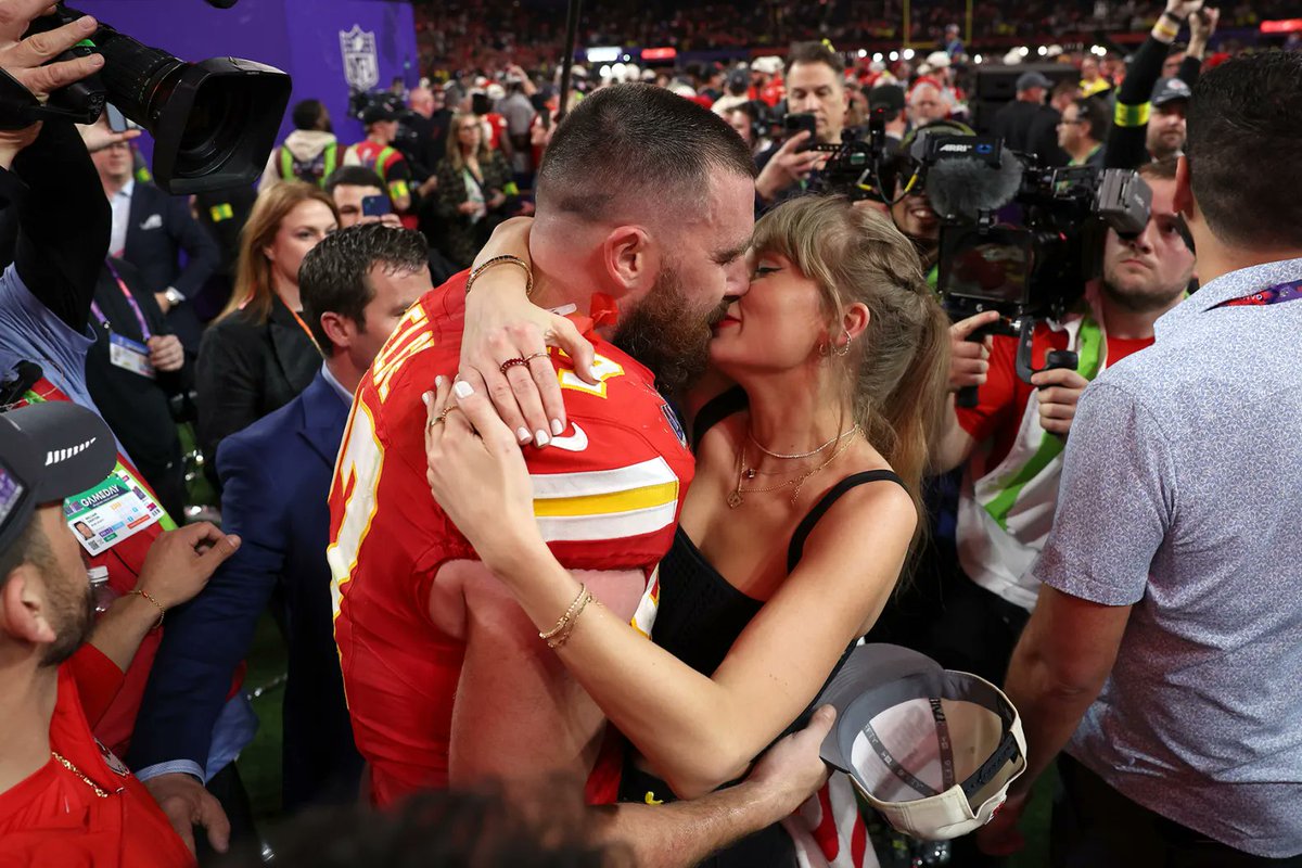 Fnac_ESP's tweet photo. Qué deciros de lo de la #SuperBowl2024 Las mismas vibes 💗 https://t.co/WETi8QJh3w