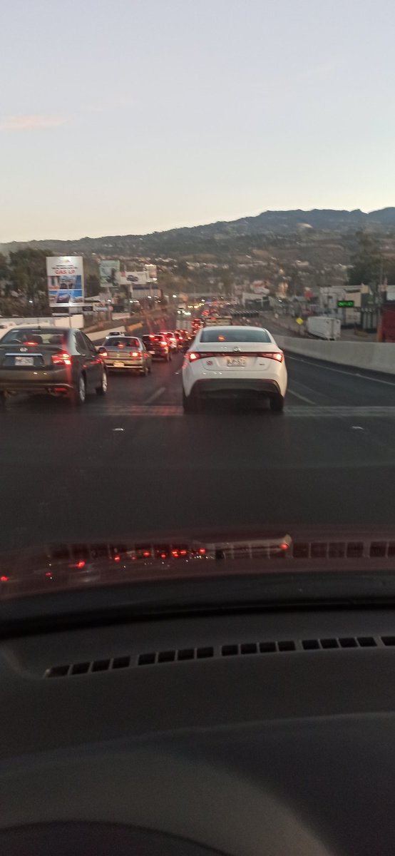 navasensei's tweet photo. #traficocr #transitocr 5.55 am ruta 2, sentido Cartago-SJ, bella presa para salir hacia SJ 
Ah y por cierto, un montón camiones y nada de oficiales https://t.co/GviDgODSfX