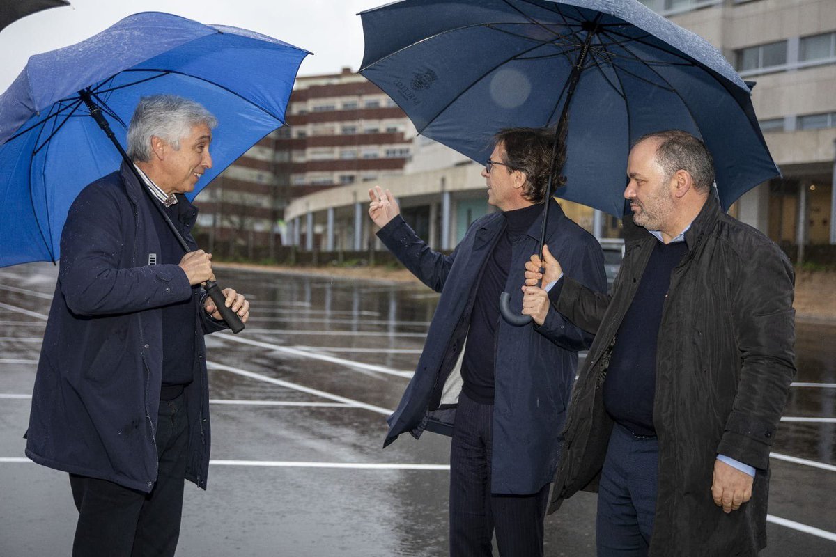 m_constantino4's tweet photo. Inauguramos o novo parque de #estacionamento paralelo à Rua de Olivença, junto ao edifício Vouga. Com capacidade para cerca de 200 lugares, e de utilização gratuita, o novo local visa dar resposta à supressão de alguns lugares de estacionamento na sequência da ciclovia. #barcelos https://t.co/zRL0Od31gz