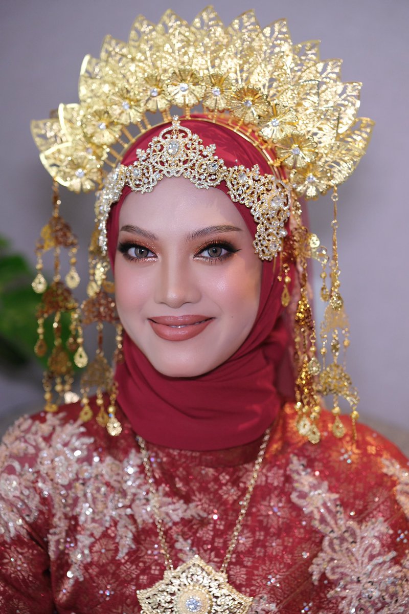 hanareene's tweet photo. future brides in jb please hire emy_woo on ig as you MUA i’m not kidding!! she was so helpful and friendly sangat.

i hired her for my both events and i’m ao impressed by her work 🥹🥹🥹🩷🩷🩷 https://t.co/p3VsySFK8a
