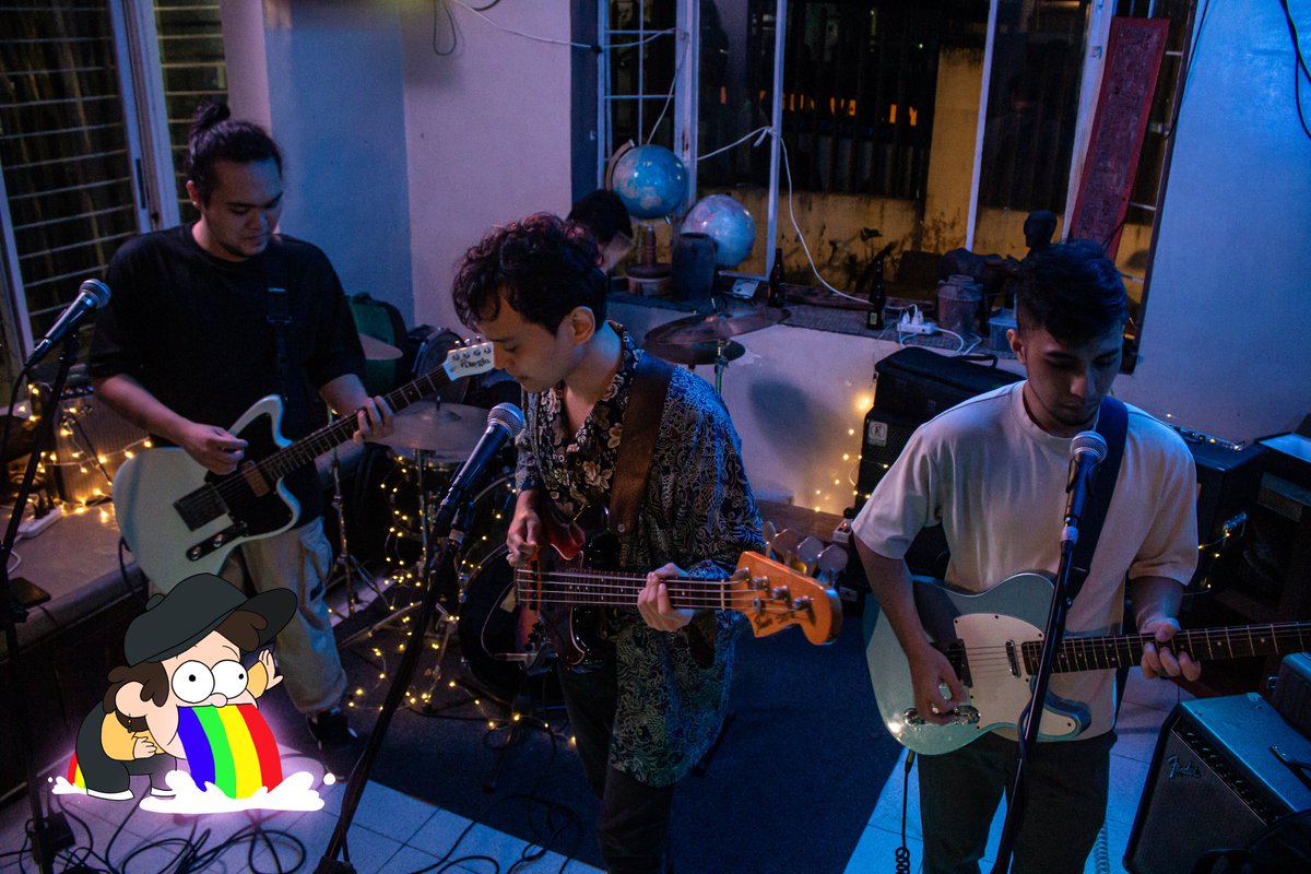 Ikalawang gig ng magbabarkadang Sawsawan. Thank you Sining Shelter for being the refuge where we can show various kinds of art. Sadly our vocalist is recovering from an ailment and unable to join the event. We're wishing him a speedy recovery.