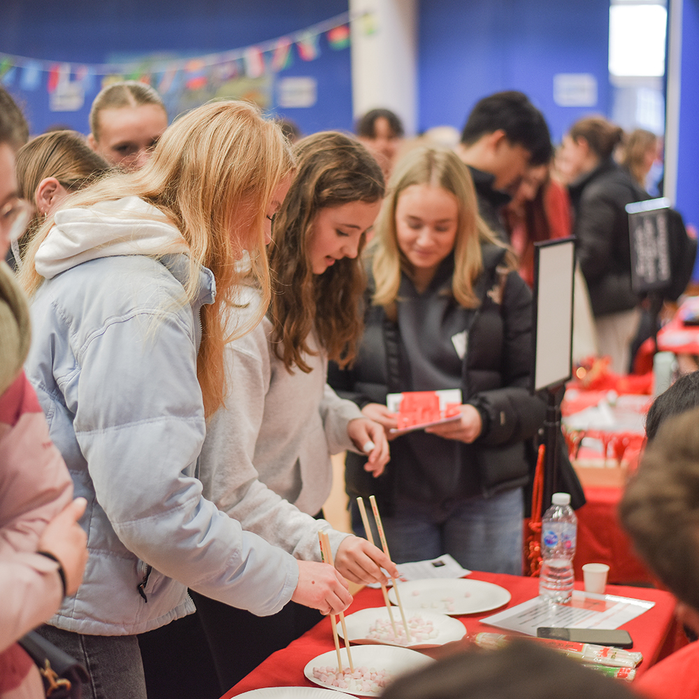 Lunar New Year and International Cultural Fair 🐲🌎 On Friday, to mark the Year of the Dragon, our international students transformed the Main Hall into a vibrant celebration of cultures from around the world. Take a look ⬇️