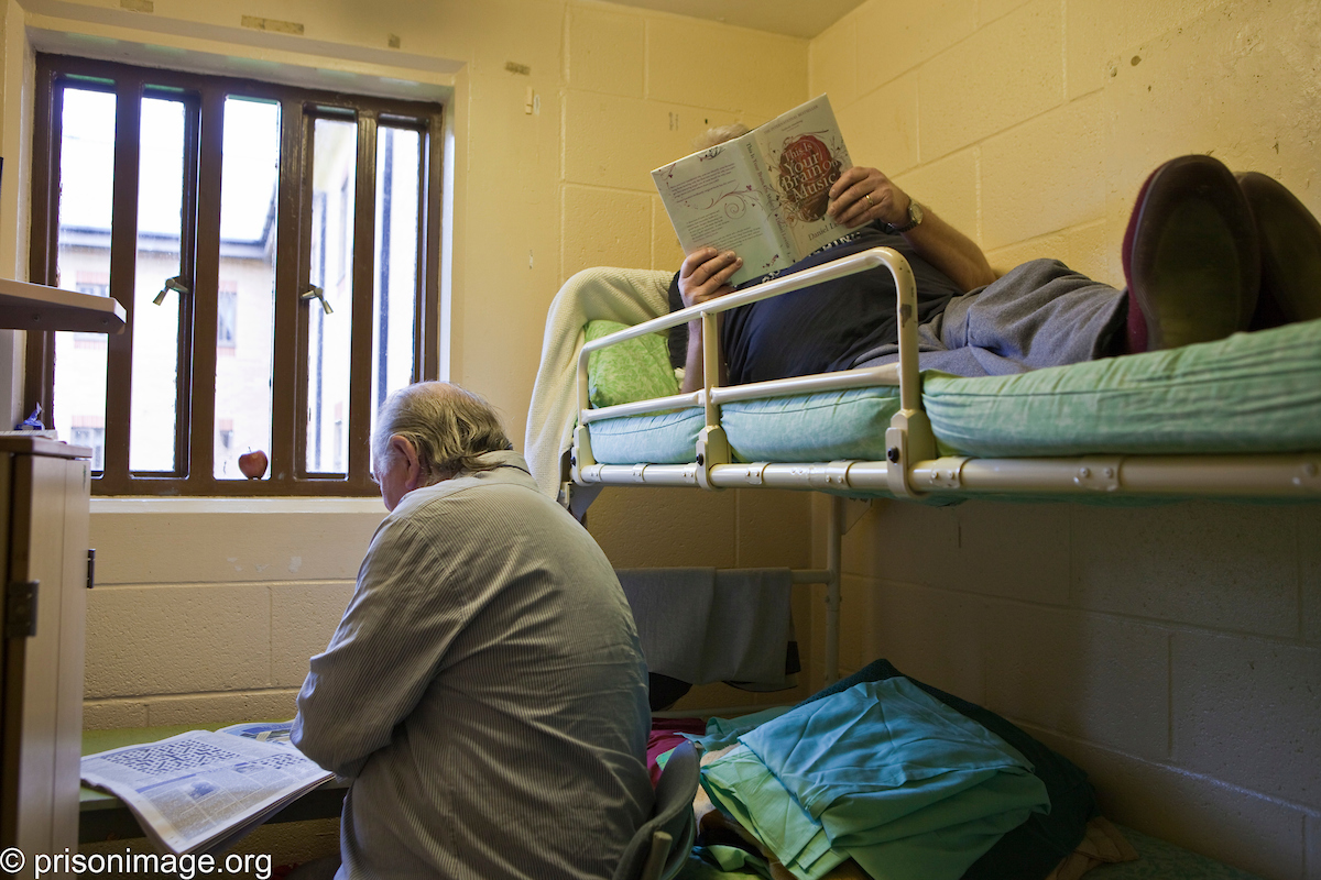 One of our members in prison on overcrowding: “it’s depressing. Two men living in the space the size of a skip. The lack of privacy and space only compounded by the squalor we are forced to live in.” Read 'What @_Imbs_ tell us about prisons today': howardleague.org/blog/what-imbs…