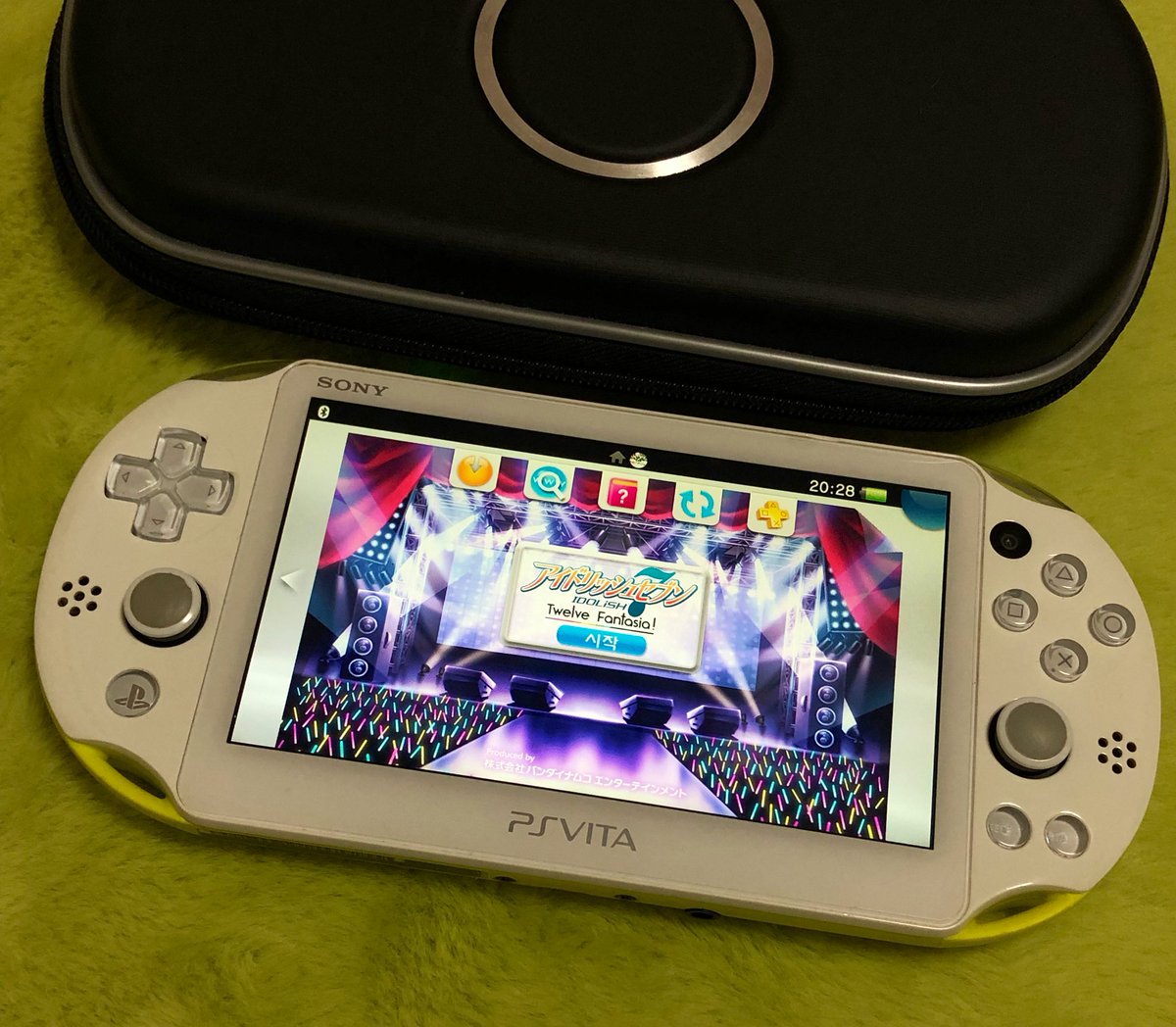 1128__t's tweet photo. [판매]
비타나나 초회한정판 160,000원
PSVITA 2세대 라임그린(상자X, 충전기X), 비타 케이스, 트웰브 판타지아(코드 사용)

리바레 색을 맞추기 위해 나나 하시던 분한테 구매 후 확인을 위해 켜보고 껐던 걸로 기억해요 충전은 집에 있던 5핀으로 했습니다

#아이나나_장터 #아이나나장터 https://t.co/4jOyAxrpGh