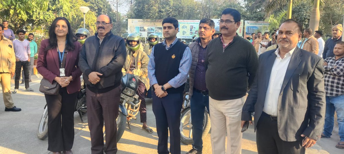 Mr. Anand Vardhan Vice Chairman Gorakhpur Development Authority,  Joins <a href="/NewIndianXpress/">The New Indian Express</a> and <a href="/HeroMotoCorp/">Hero MotoCorp</a> Surukshit Aatmanirbhar Bharat: #RideSafeIndia initiative at #Gorakhpur 

#HeroWeCare #HeroMotoCorp  

<a href="/PrabhuChawla/">PrabhuChawla</a>
