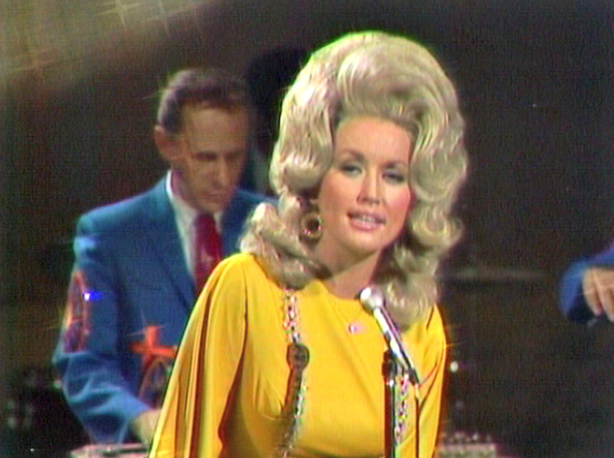 The legends shine on #CountryStandardTime, M-F at 6pm E|P! Today's show features classic performances by @DollyParton, @Reba, the @oakridgeboys, Don Williams, Little Jimmy Dickens, & more. Tune in via your local Heartland 📺 station! #WatchHeartland #TheHeartofCountry
