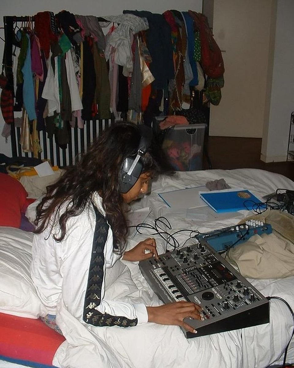 M.I.A. making beats from her bed in 2003 🛌