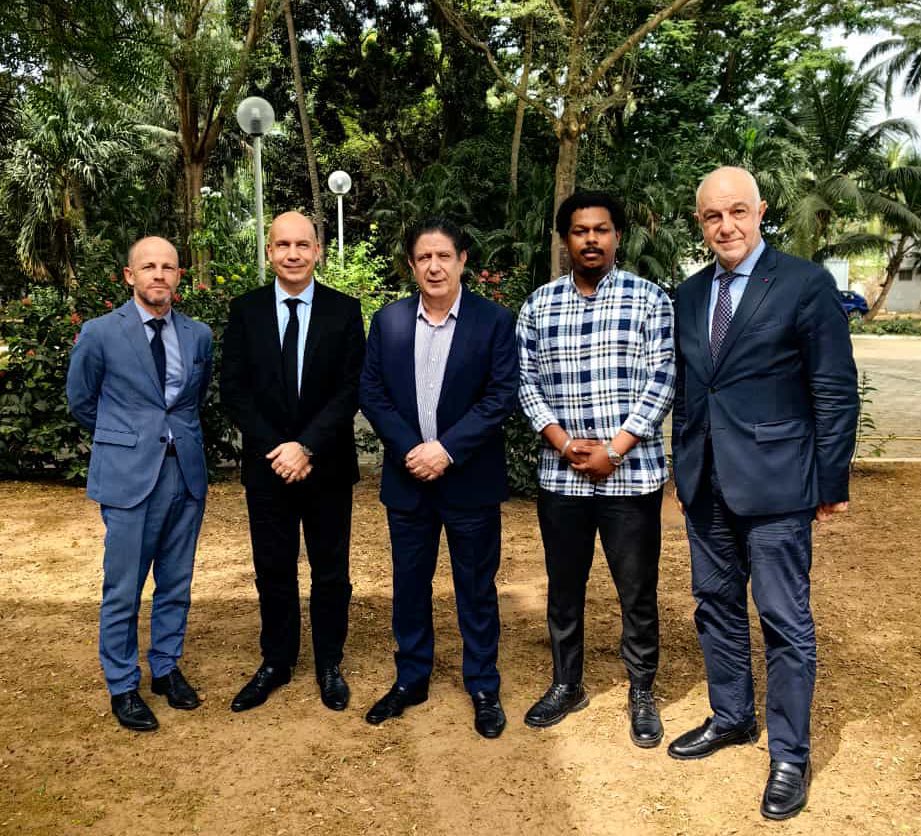 AmisMasMathieu's tweet image. #Cotonou #Bénin, avec délégation C&amp;amp;D-#FIGS, RV avec SE #MarcVizy ambassadeur de #France. Autres RV à venir: @CampusFrance, @AFD_France, Agence campus @SemeCity ( projet de hub universitaire lancé par le Président de la République @PatriceTalonPR).