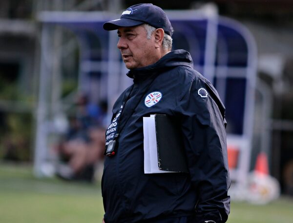 Nuevo dicho del futbol y patentado por Carlos de los Santos Jara Saguier.
“ES MUCHO MAS DIFICIL GANARLE A ONCE AMIGOS QUE A ONCE ESTRELLAS”