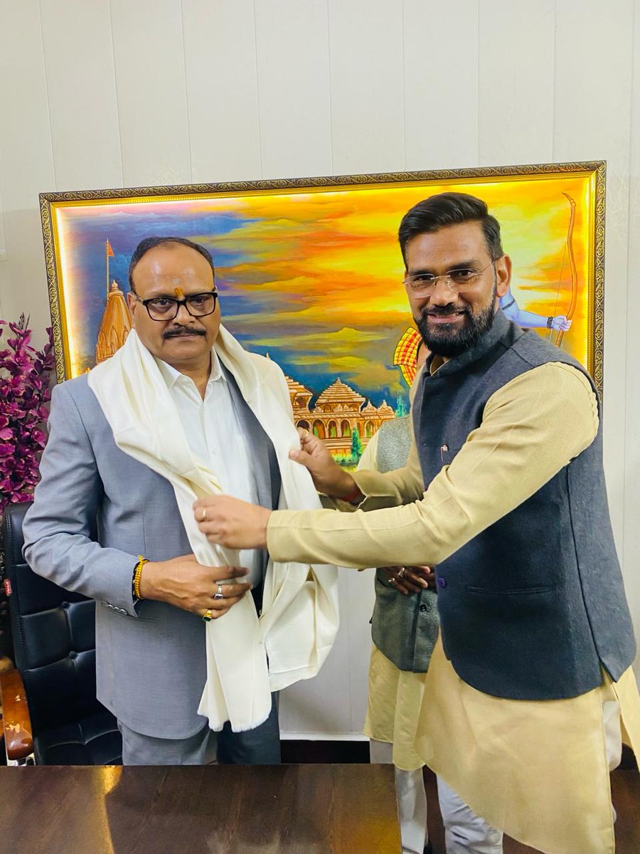 SandeepPandeyWM's tweet photo. आज माननीय उपमुख्यमंत्री श्री ब्रजेश पाठक जी से उनके लखनऊ स्थित आवास पर भेंट कर नगर पालिका क्षेत्र के अंतर्गत   आने वाली शासन से संबंधित समस्याओं से अवगत कराया । 
माननीय मंत्री जी ने सभी बिंदुओं पर पूर्ण सहयोग एवम् उनके जल्द से जल्द निराकरण का आश्वासन दिया । @brajeshpathakup https://t.co/1vzjLcU0ZW