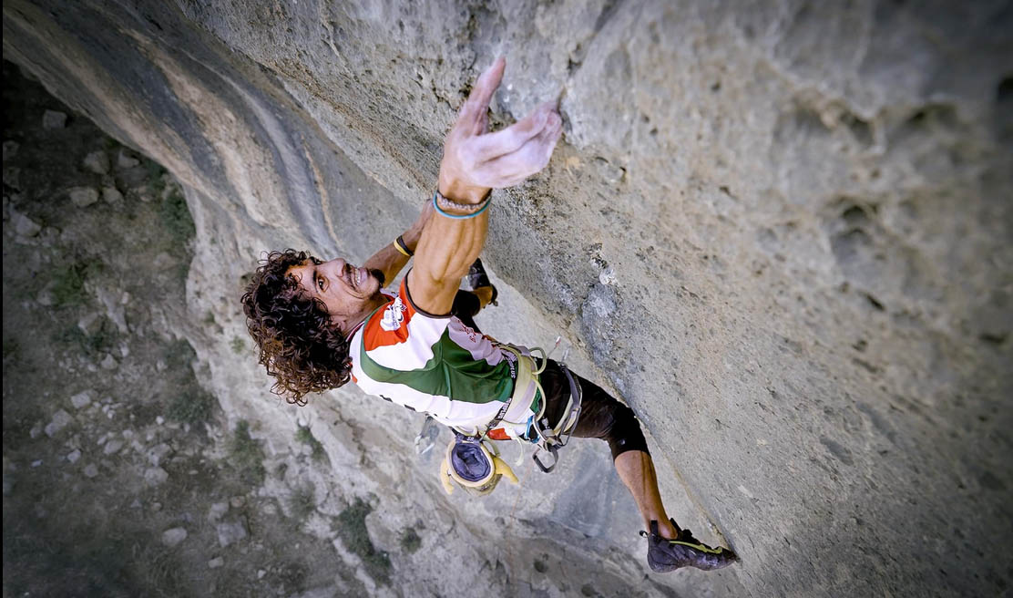 🇵🇸 El corto documental "Resistance Climbing" se estrena en Zaragoza este viernes: escalada contra la ocupación israelí. El acto está organizado por <a href="/AVLASFUENTES/">AVV. LAS FUENTES</a>, <a href="/Casapalestina_/">Casa Palestina de Aragón</a> y Aragón con Palestina, en colaboración con AraInfo: arainfo.org/?p=282380