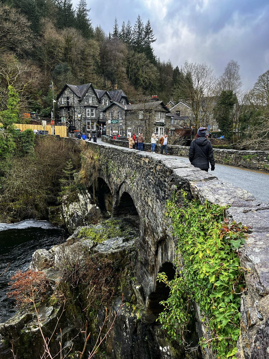 matt_cork's tweet photo. Boots on… 🥾🥾
Sunday stroll around Betws-Y-Coed🏴
#northwales #sunday #walking #ragingtorrent #wales https://t.co/AFKyMGL7yl