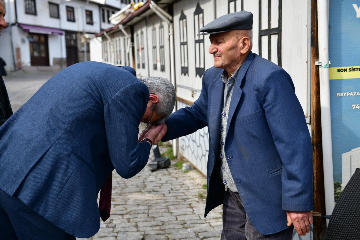 9️⃣ Esnafımız, hemşehrilerimiz gayretimize şahittir. Çok şey yaptık ama hizmette sınır yok; daha yapacak çok işimiz var. Desteklerinden dolayı herkese gönül dolusu teşekkür ediyorum. 

#GerçekBelediyecilik