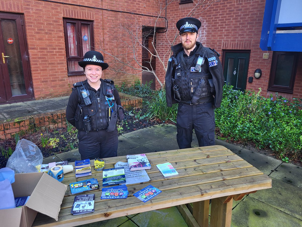 Police Officers and PCSO's from Exeter Neighbourhood attended a public engagement event at Bell Court, St David's. This was a chance for the Team to signpost the #community to several events and services as well as answer any questions! #ExeterPolice #MeetandGreet