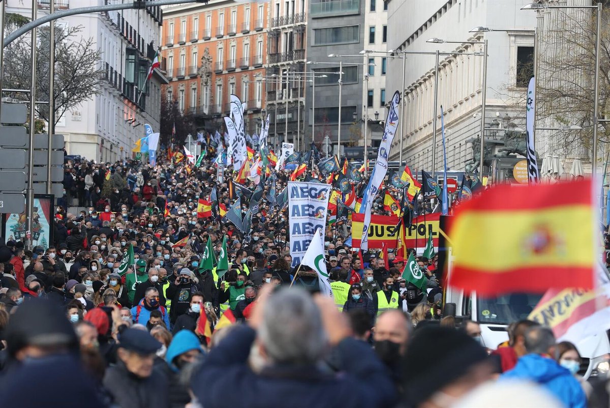 vitoquiles's tweet photo. 🔴 ÚLTIMA HORA | Convocada una concentración contra Marlaska por el abandono a la Guardia Civil. 

Hoy a las 20:00, frente al ministerio del Interior. https://t.co/Zp20hCrk4O
