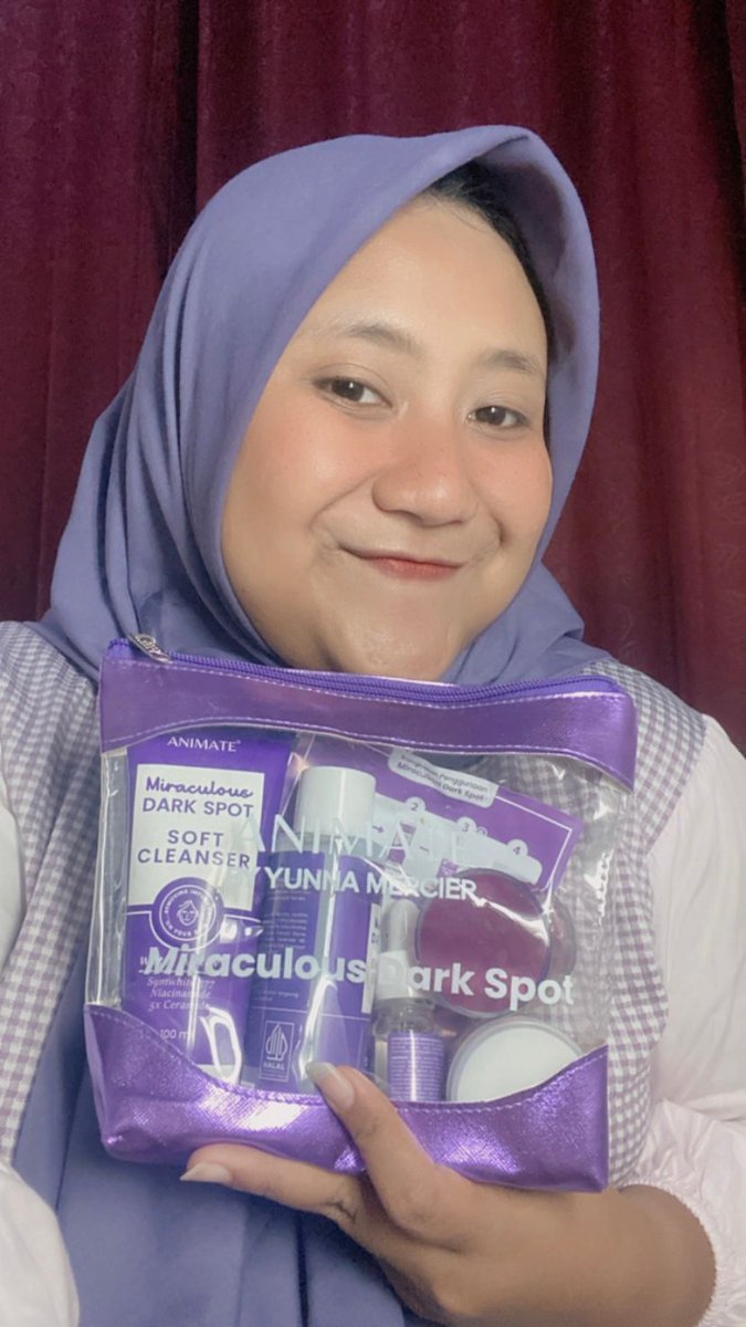 AnnisaRisna03's tweet photo. Paket skincare ampuh untuk menghempas bintik hitam. Animate Miraculous Dark Spot Series 5 in 1✨ @Animateofficial Bisa memaksimalkan perawatan kulit untuk mengatasi masalah noda hitam🥰
#bedamasalahbedasolusi #cantikgakharusmahal
#hidupkancantikmu
#MiracleIsPossible
#fypageシ https://t.co/RyeDWR4QC6