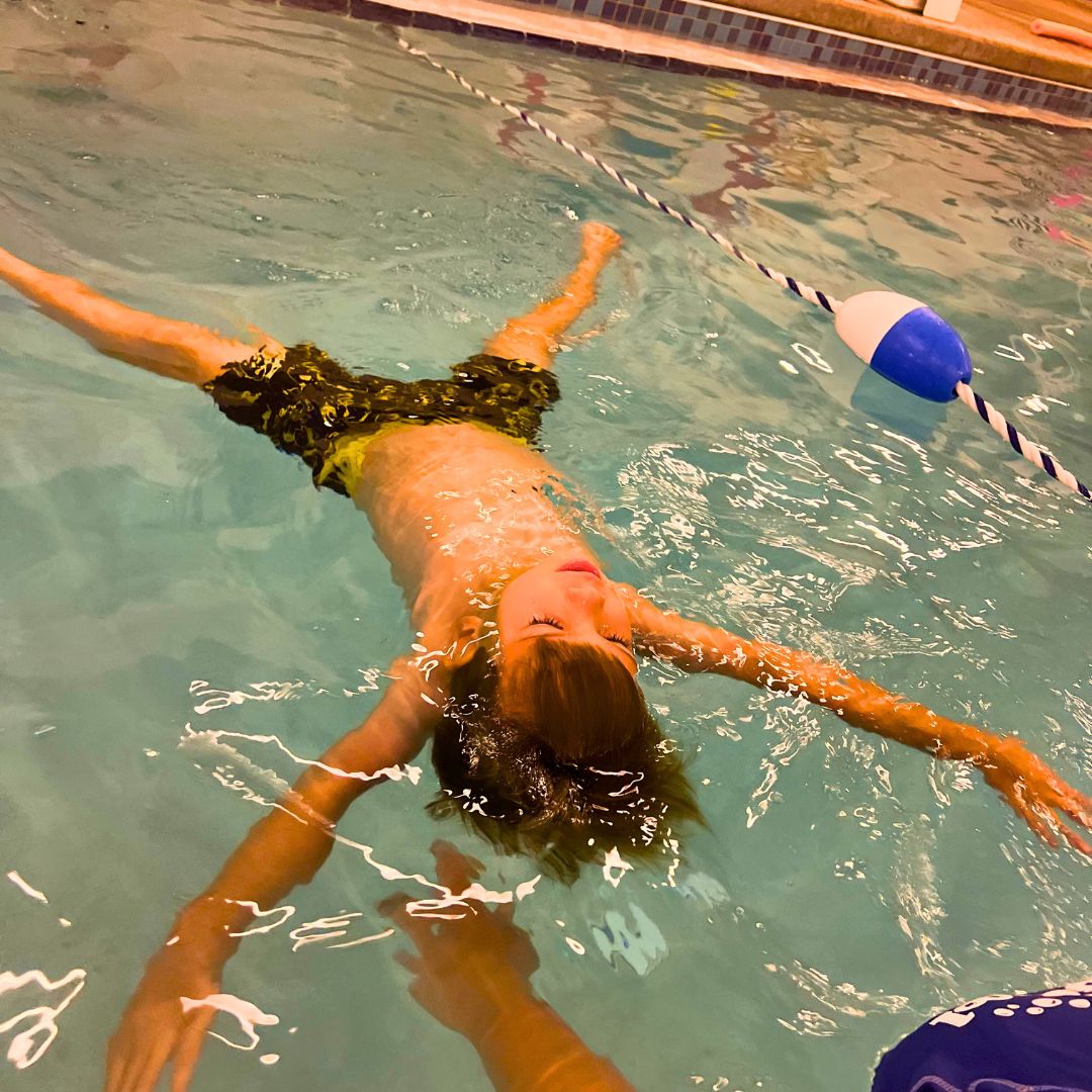 FLSwimSchool's tweet image. Don&apos;t sink, float! This simple skill can save lives, boost confidence &amp;amp; unlock water fun. Time to make a splash! #learntofloat #watersafety #funforall