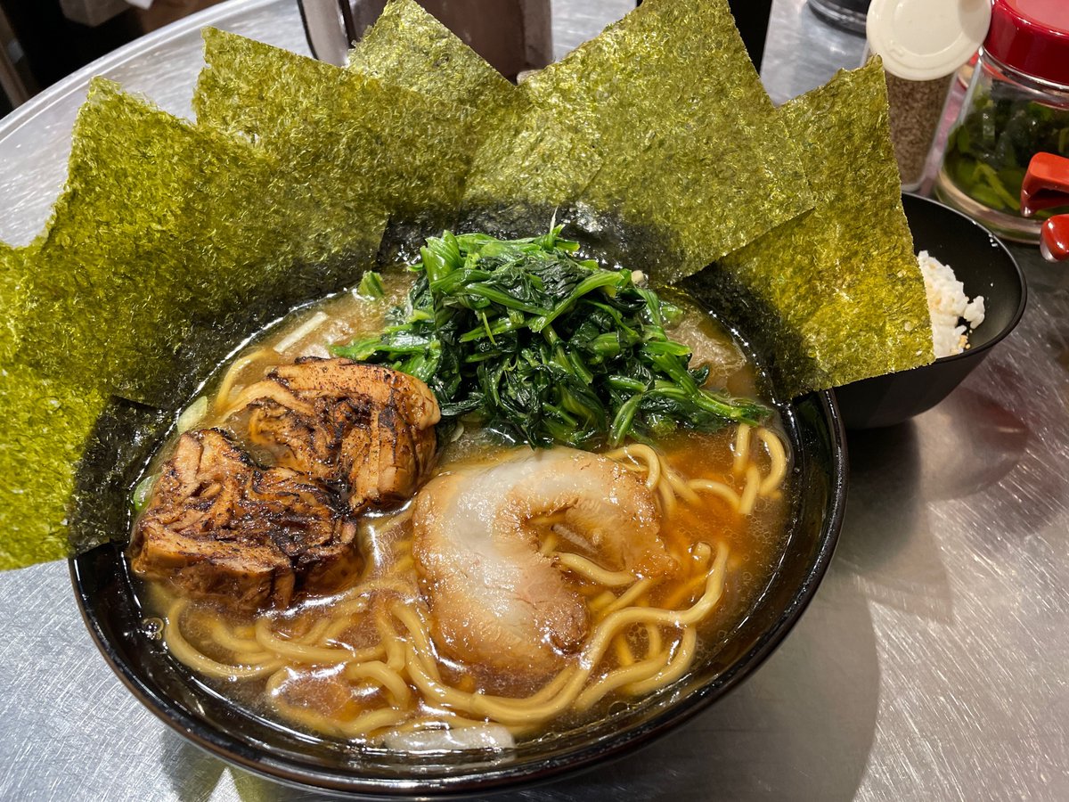 96studybot's tweet photo. 初見の家系でいつも行く店と同じように注文して「こんなはずでは……」ってなる現象に名前をつけたい https://t.co/1pIuwbIKYC