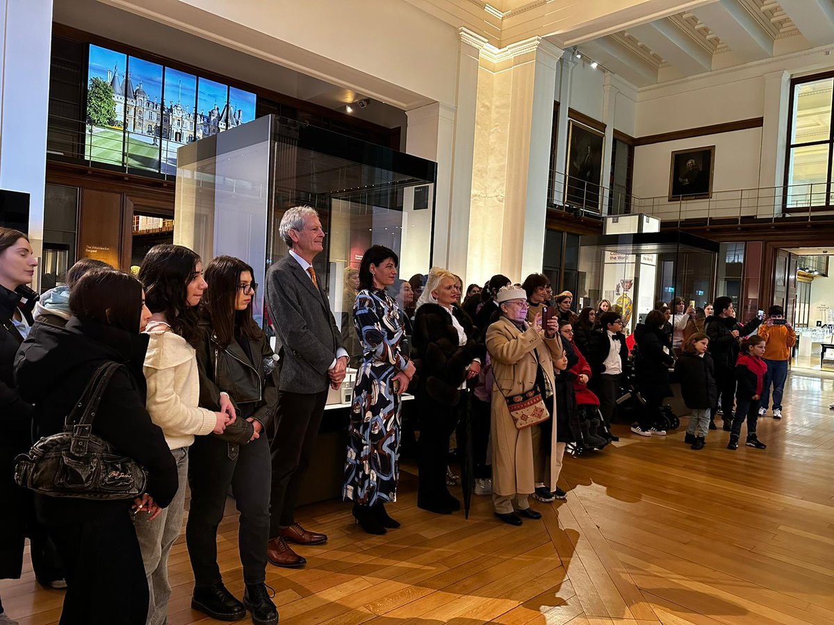 For me ornate cross pendant is a symbol of thriving diplomatic relations between 🇬🇪🇬🇧 as it tells an incredible story of links between our countries. Huge thanks to the Director and Curator of @britishmuseum for a warm welcome & special viewing for the youth of 🇬🇪 diaspora in 🇬🇧