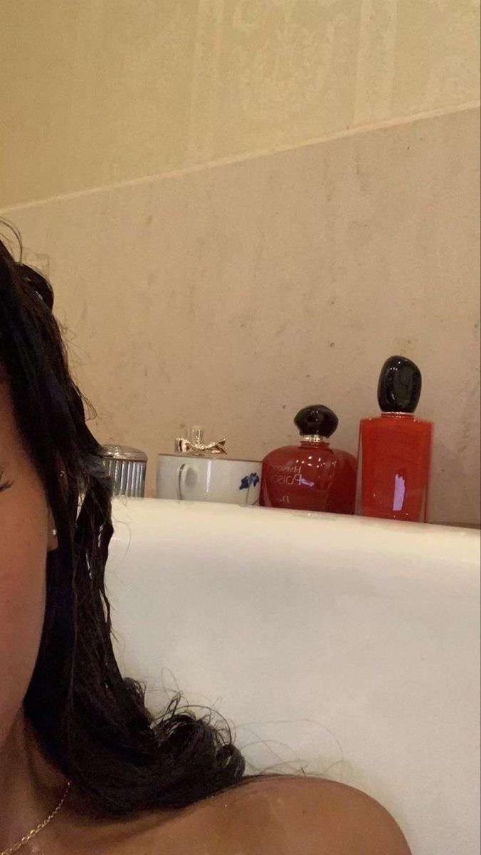 ziyech59's tweet photo. Qui veut me rejoindre dans la douche haha 🥰😝#soumis #kehba #salope #chienne https://t.co/3xFaO3AmQM