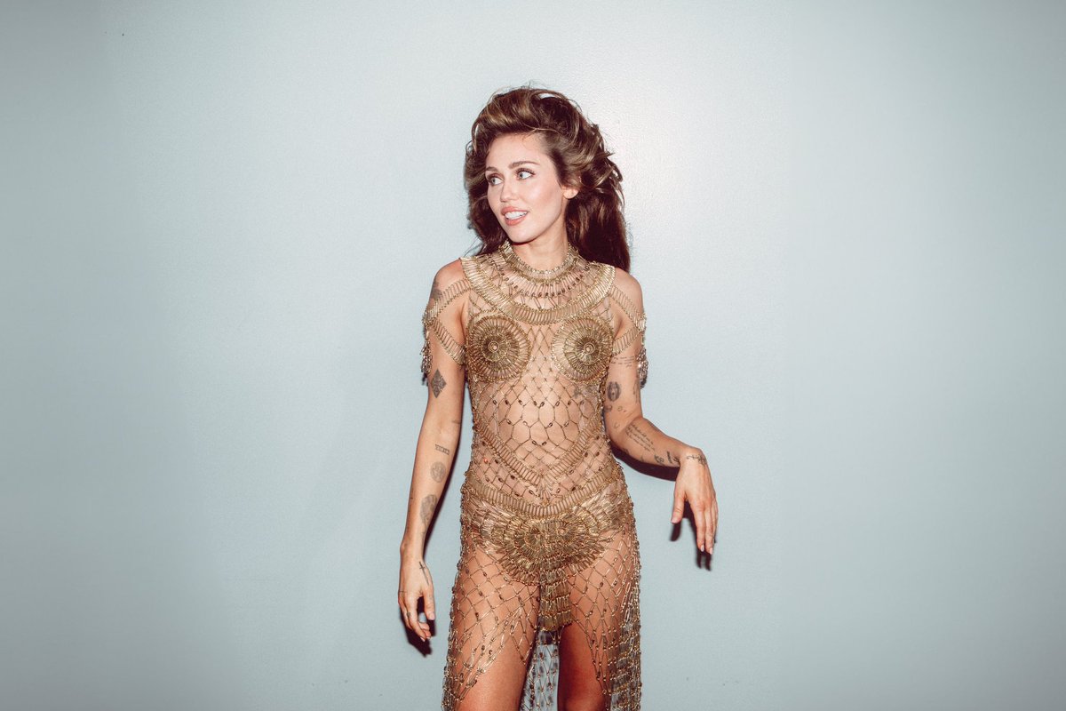 Miley Cyrus tweet media