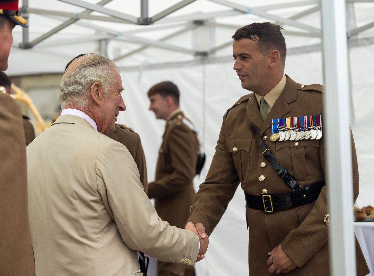 “My main motivation has always remained the same – to make other lives better.' Dean Hughes joined the Army at 16, and has now become only the second WO2 in the history of the Welsh Guards to have commissioned into the infantry 🪖 Find out more here ⬇️ army.mod.uk/news-and-event…