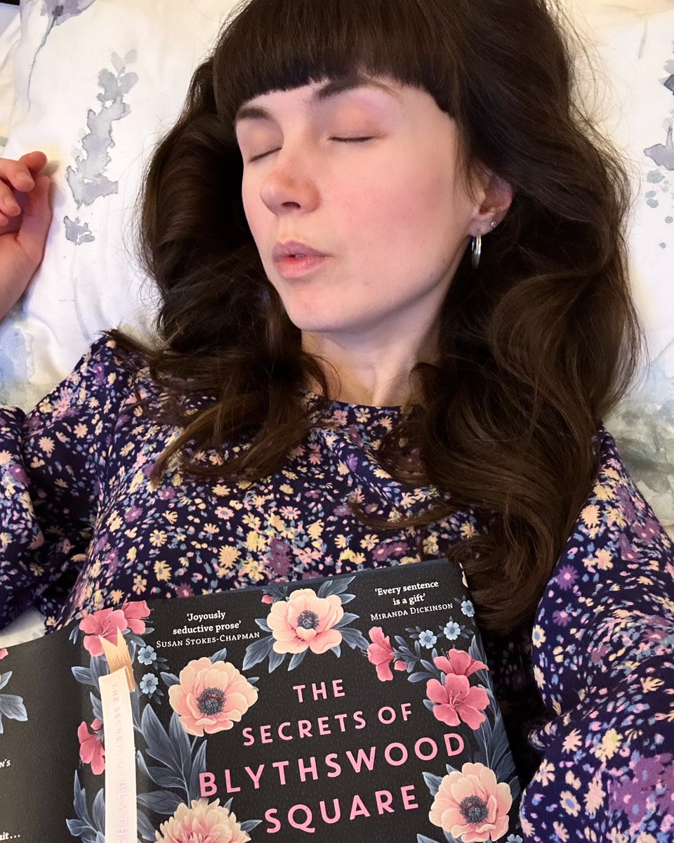 GGallerina's tweet photo. ‘A Lady at her Rest after an Extraordinary Read’ 🌸🚪📸 Beautiful book from start to finish: 12/10 (bonus points for Glasgow at its most gorgeous and ace ♠️ representation two centuries before other authors have managed it). Read #TheSecretsOfBlythswoodSquare @sarasheridan NOW! https://t.co/dkNacEfxpt
